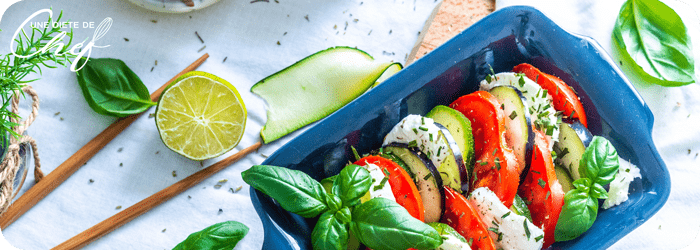 Cette photo montre un tian aux légumes et mozzarella qui est une recette minceur présente dans les programmes perte de poids de Une diète de chef