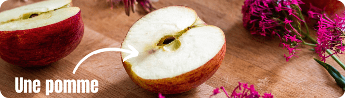 Cette photo montre une pomme qui est un aliment pouvant aider à perdre du poids et qui est présent dans les programmes minceur de Une diète de chef
