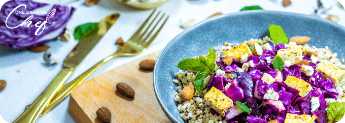 Cette photo montre une salade au quinoa qui est une recette minceur présente dans les programmes perte de poids de Une diète de chef